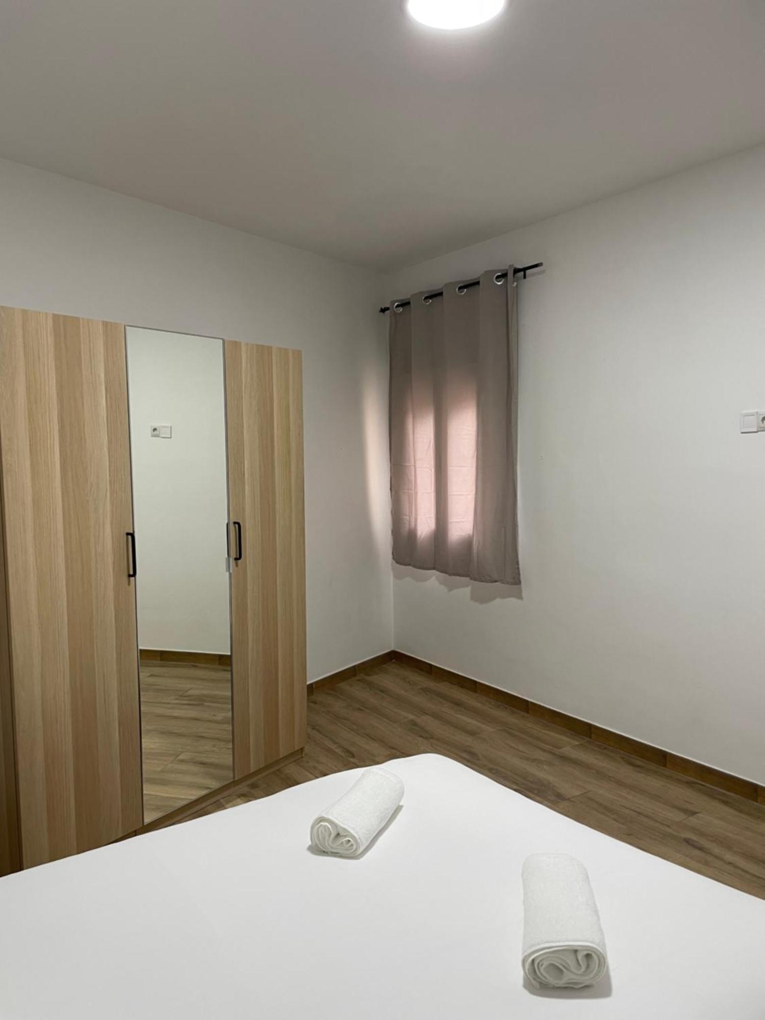 Apartamentos Tarradellas Sants Estacio Barcelona Exterior photo