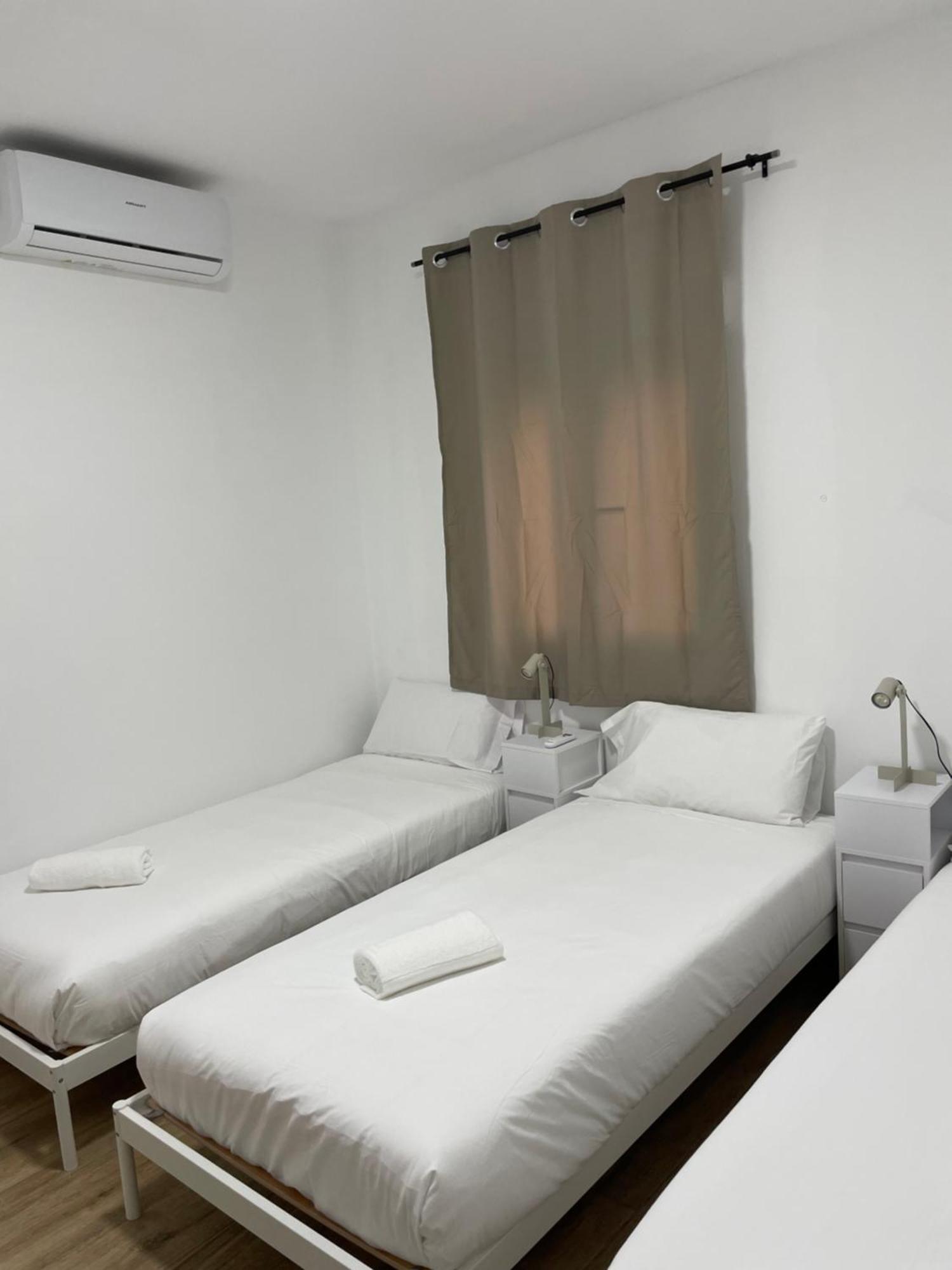 Apartamentos Tarradellas Sants Estacio Barcelona Exterior photo