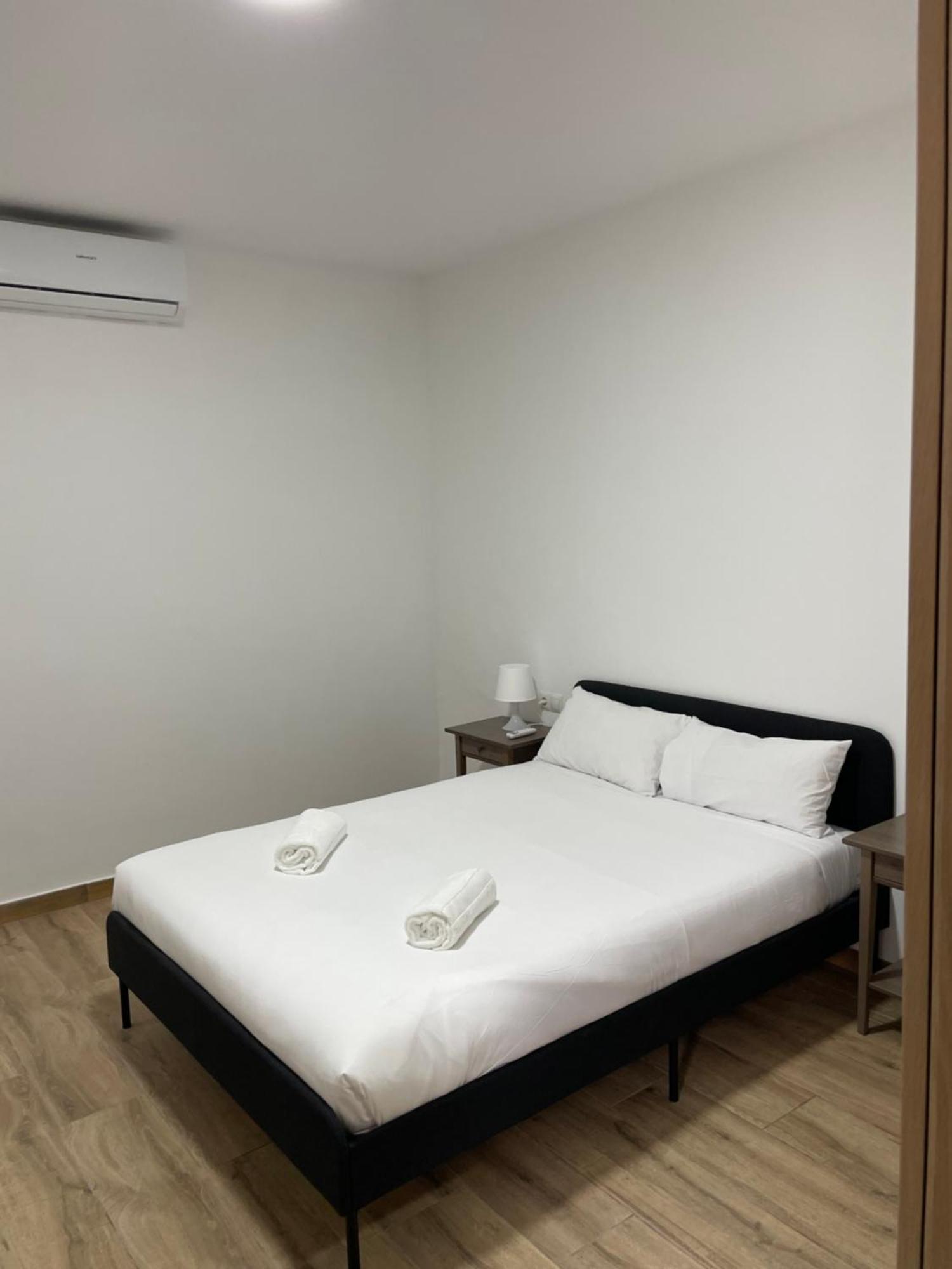 Apartamentos Tarradellas Sants Estacio Barcelona Exterior photo