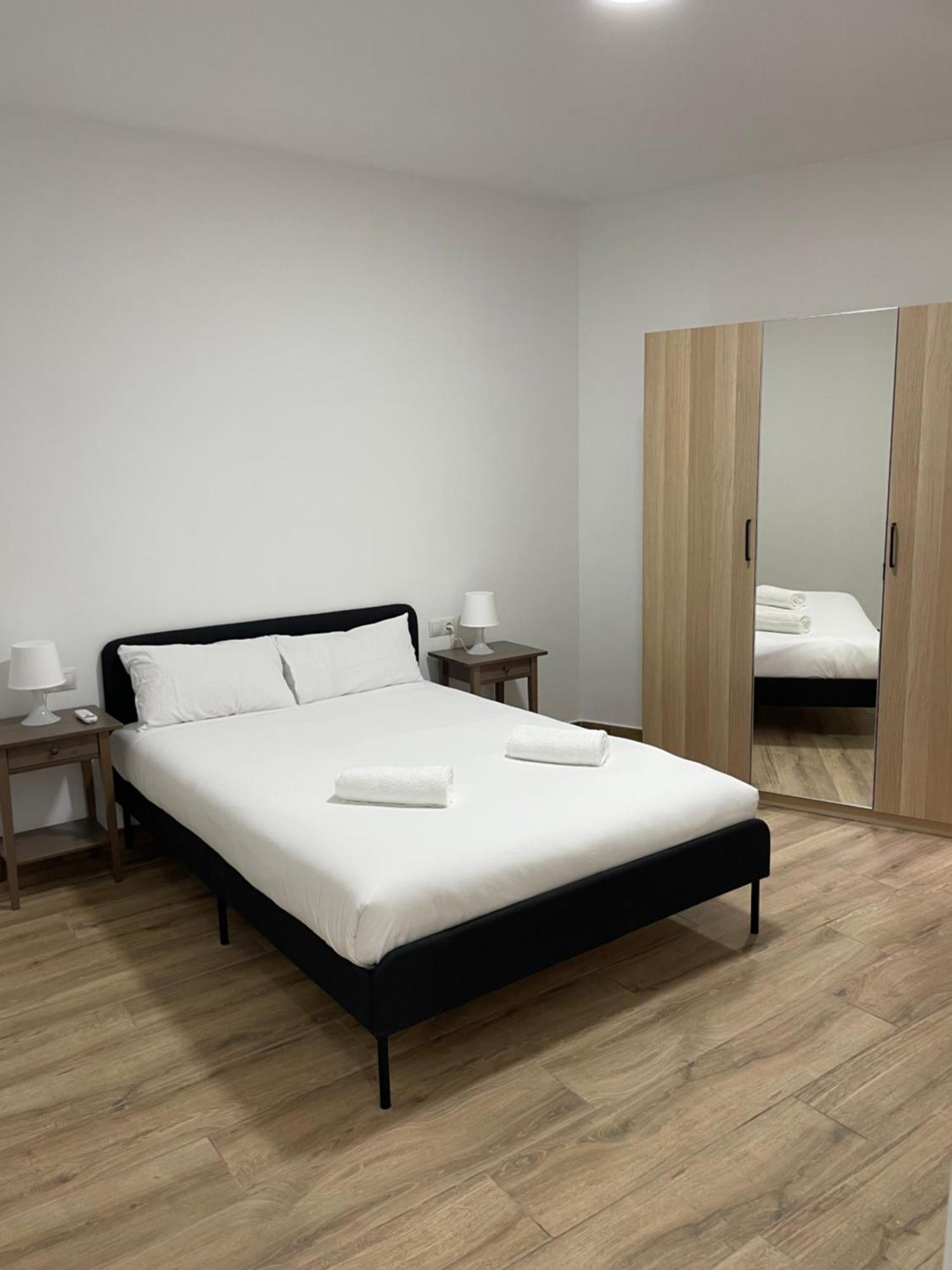 Apartamentos Tarradellas Sants Estacio Barcelona Exterior photo