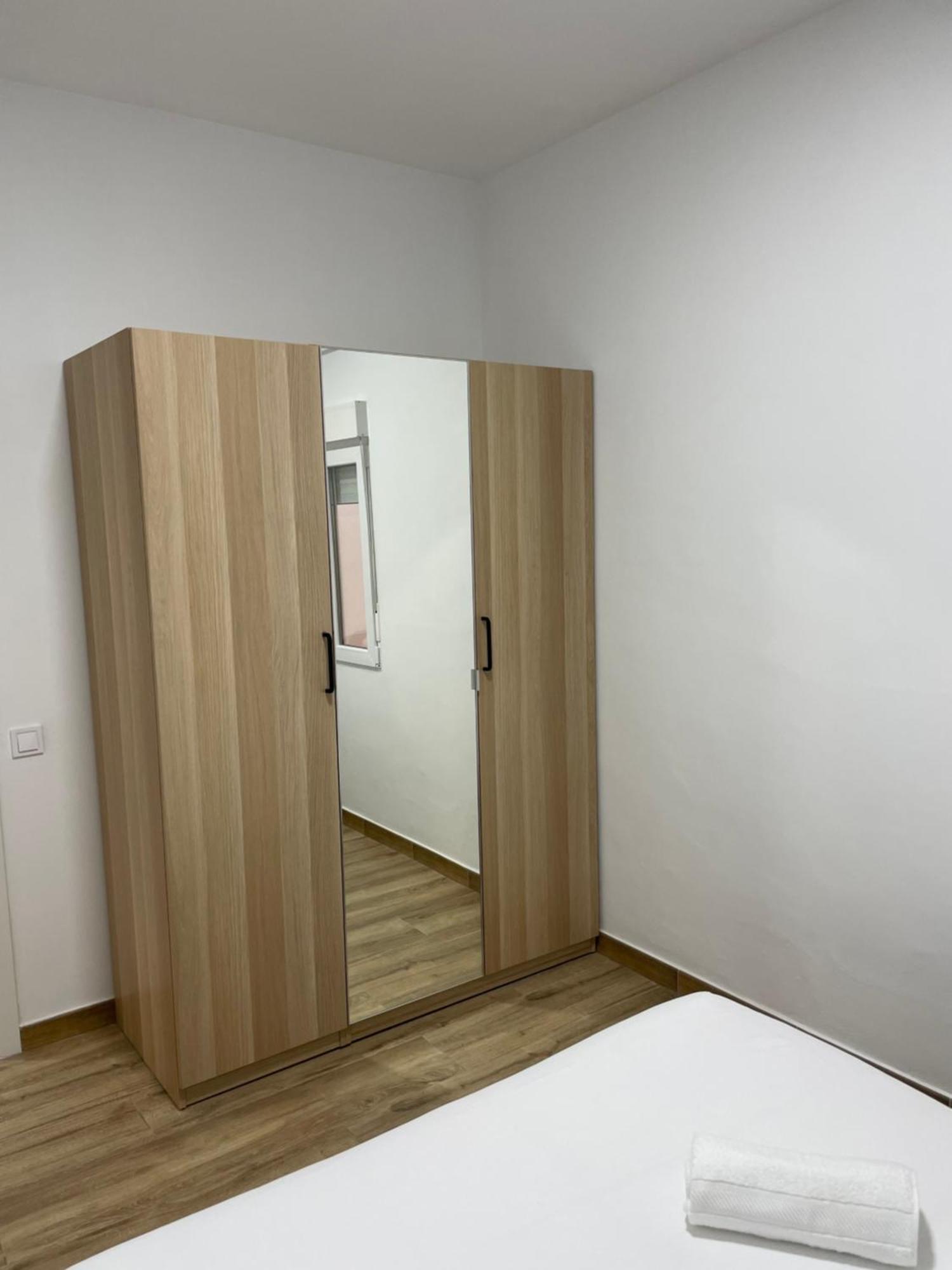 Apartamentos Tarradellas Sants Estacio Barcelona Exterior photo