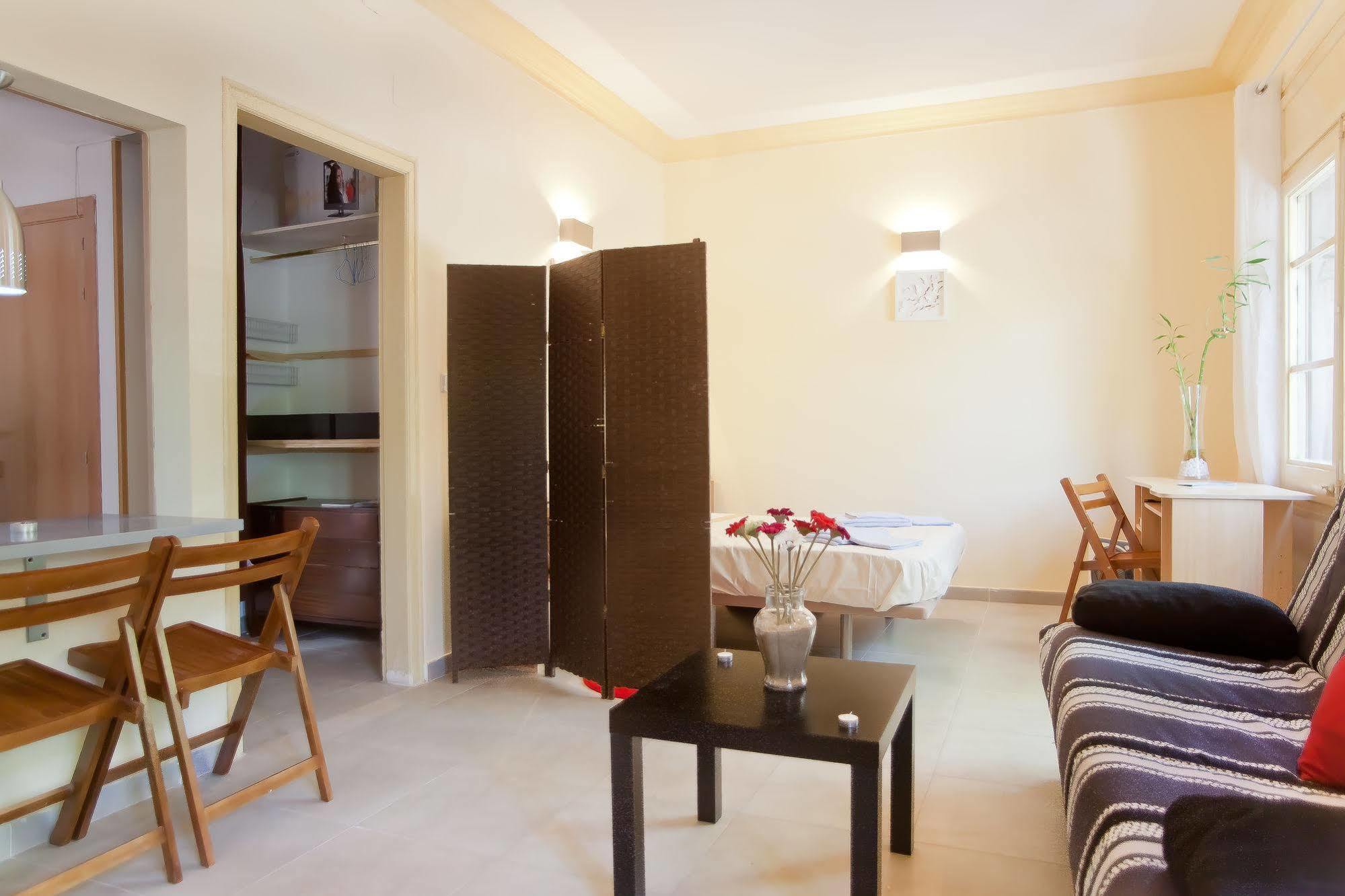 Apartamentos Tarradellas Sants Estacio Barcelona Exterior photo