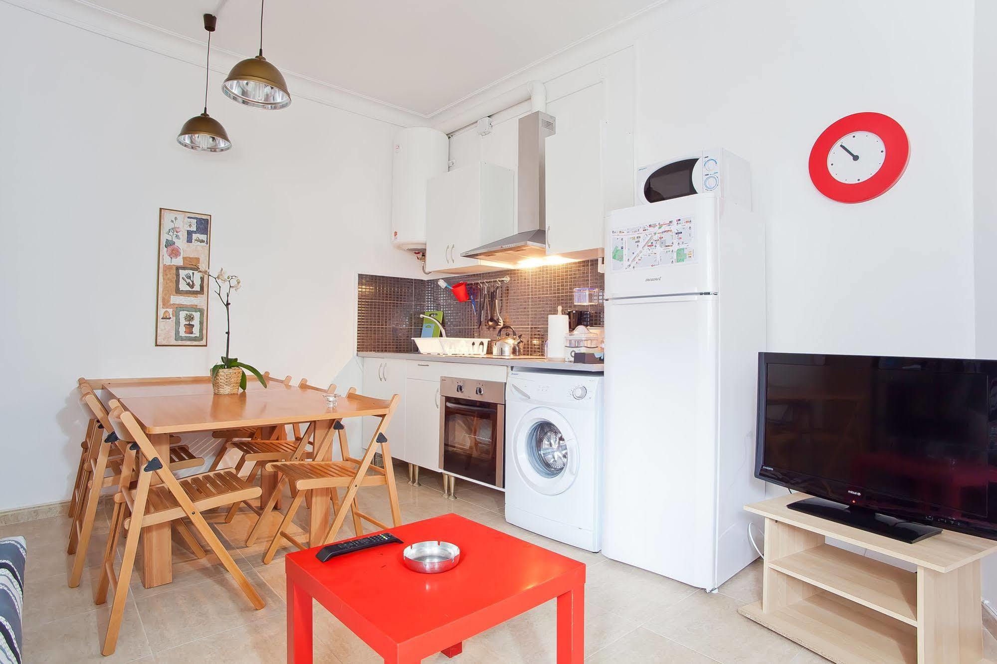 Apartamentos Tarradellas Sants Estacio Barcelona Exterior photo