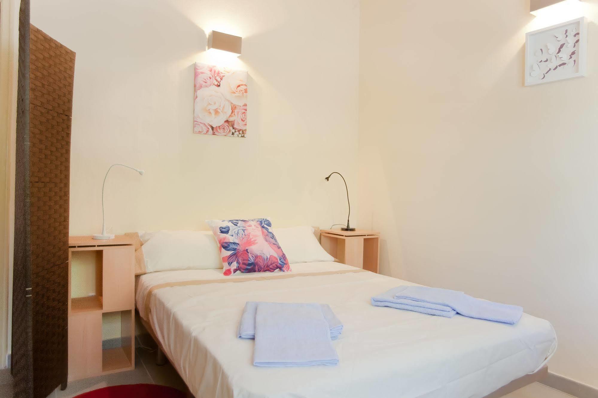 Apartamentos Tarradellas Sants Estacio Barcelona Exterior photo