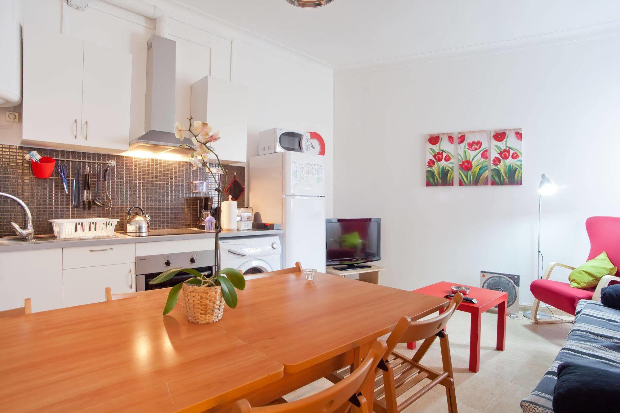 Apartamentos Tarradellas Sants Estacio Barcelona Exterior photo